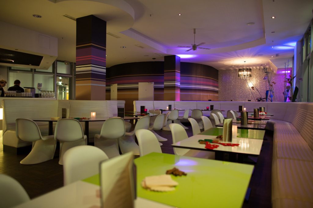 <br />
<b>Deprecated</b>:  Function get_magic_quotes_gpc() is deprecated in <b>/www/htdocs/w00d7293/partyraum-berlin-mitte/wp-includes/formatting.php</b> on line <b>4387</b><br />
Sitzplätze für bis zu 100 Personen