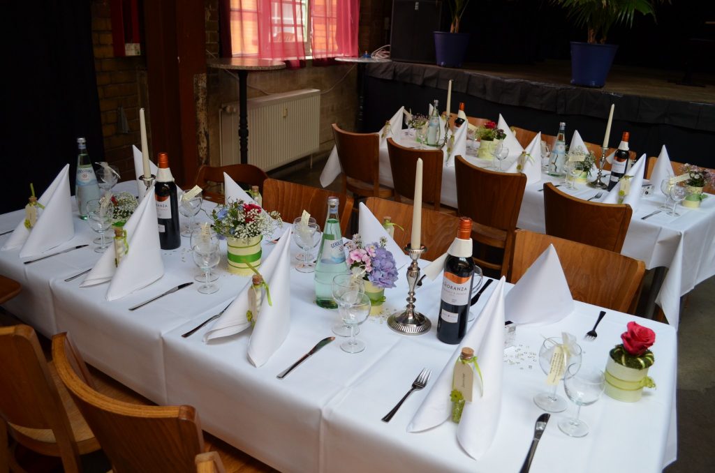 <br />
<b>Deprecated</b>:  Function get_magic_quotes_gpc() is deprecated in <b>/www/htdocs/w00d7293/partyraum-berlin-mitte/wp-includes/formatting.php</b> on line <b>4387</b><br />
Eventlocation-mit-Industrie-Loft-Charakter-Fabrik-Flair-Eindecken