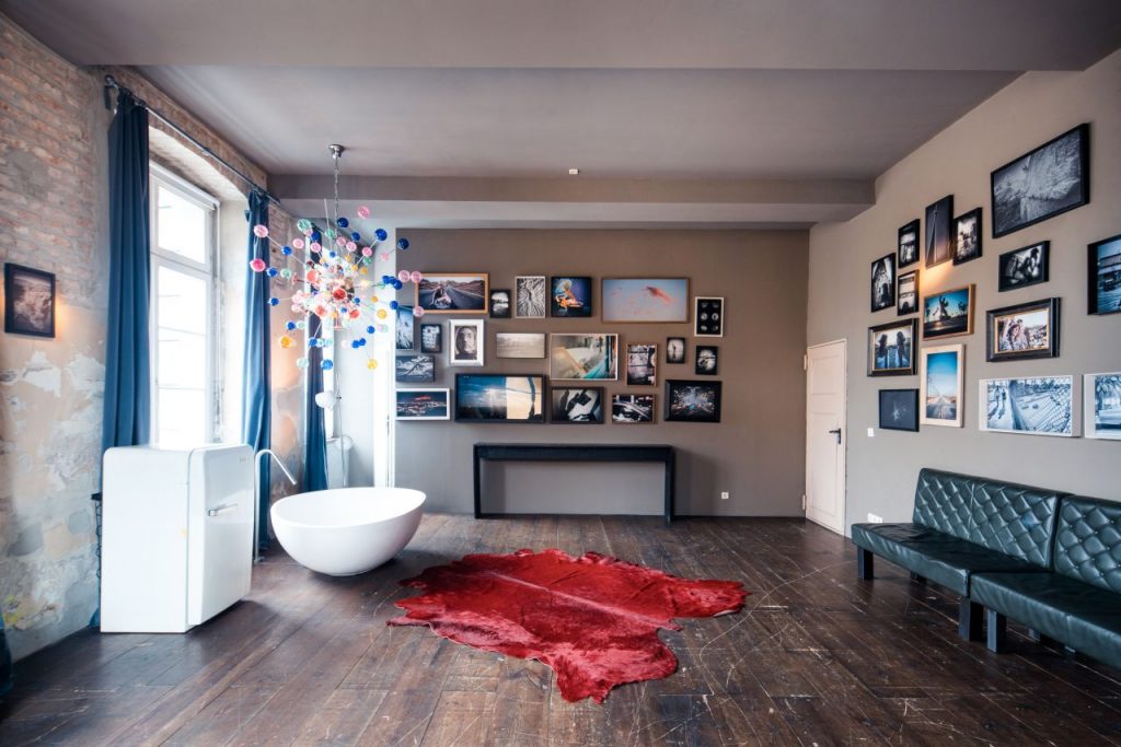 <br />
<b>Deprecated</b>:  Function get_magic_quotes_gpc() is deprecated in <b>/www/htdocs/w00d7293/partyraum-berlin-mitte/wp-includes/formatting.php</b> on line <b>4387</b><br />
Bilderzimmer mit Badewanne mieten