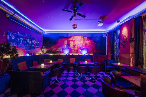 Cocktailbar mit Tanzfläche in Berlin Friedrichshain